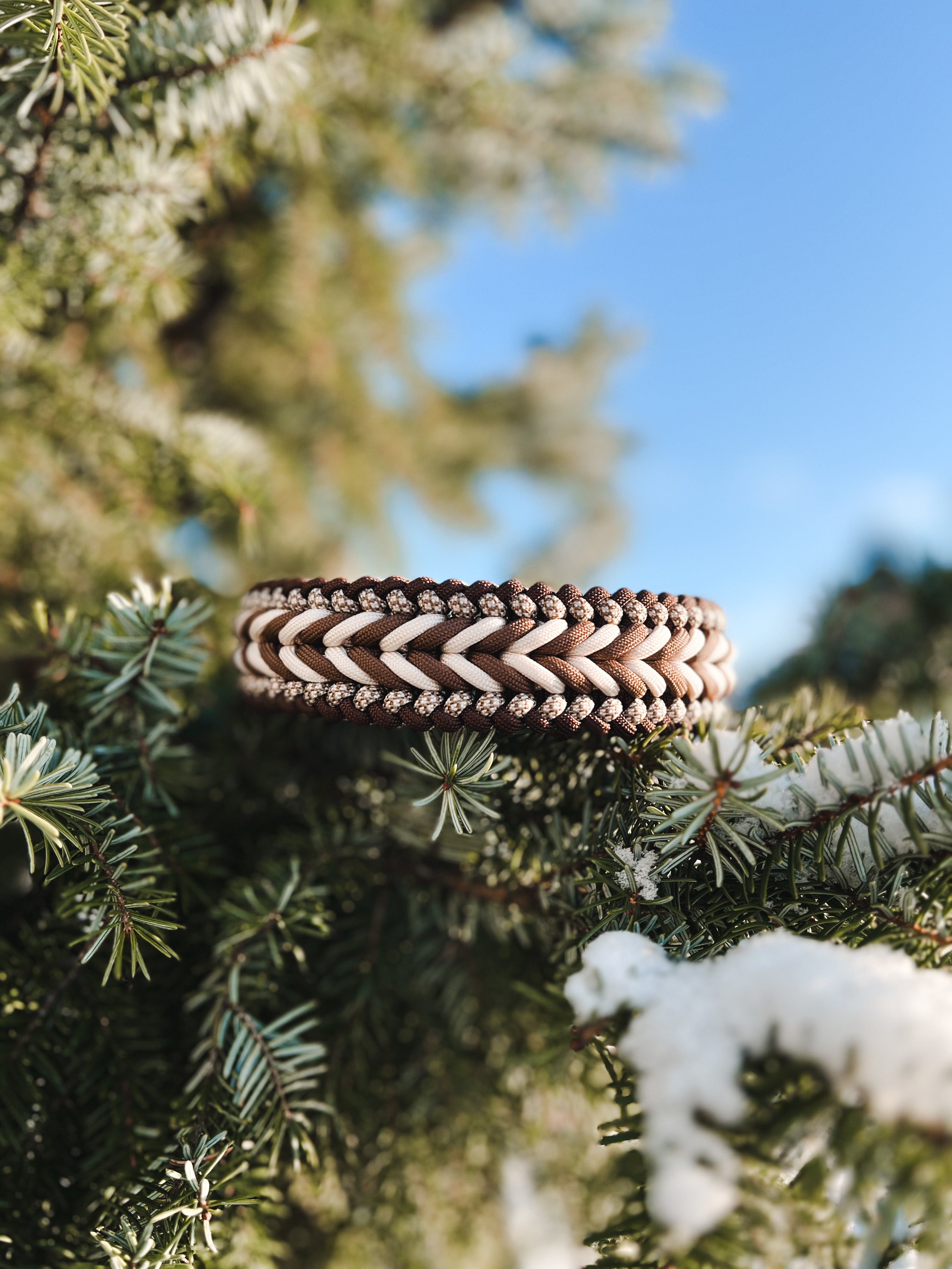 Brunt paracordhalsbånd - ferdigprodusert