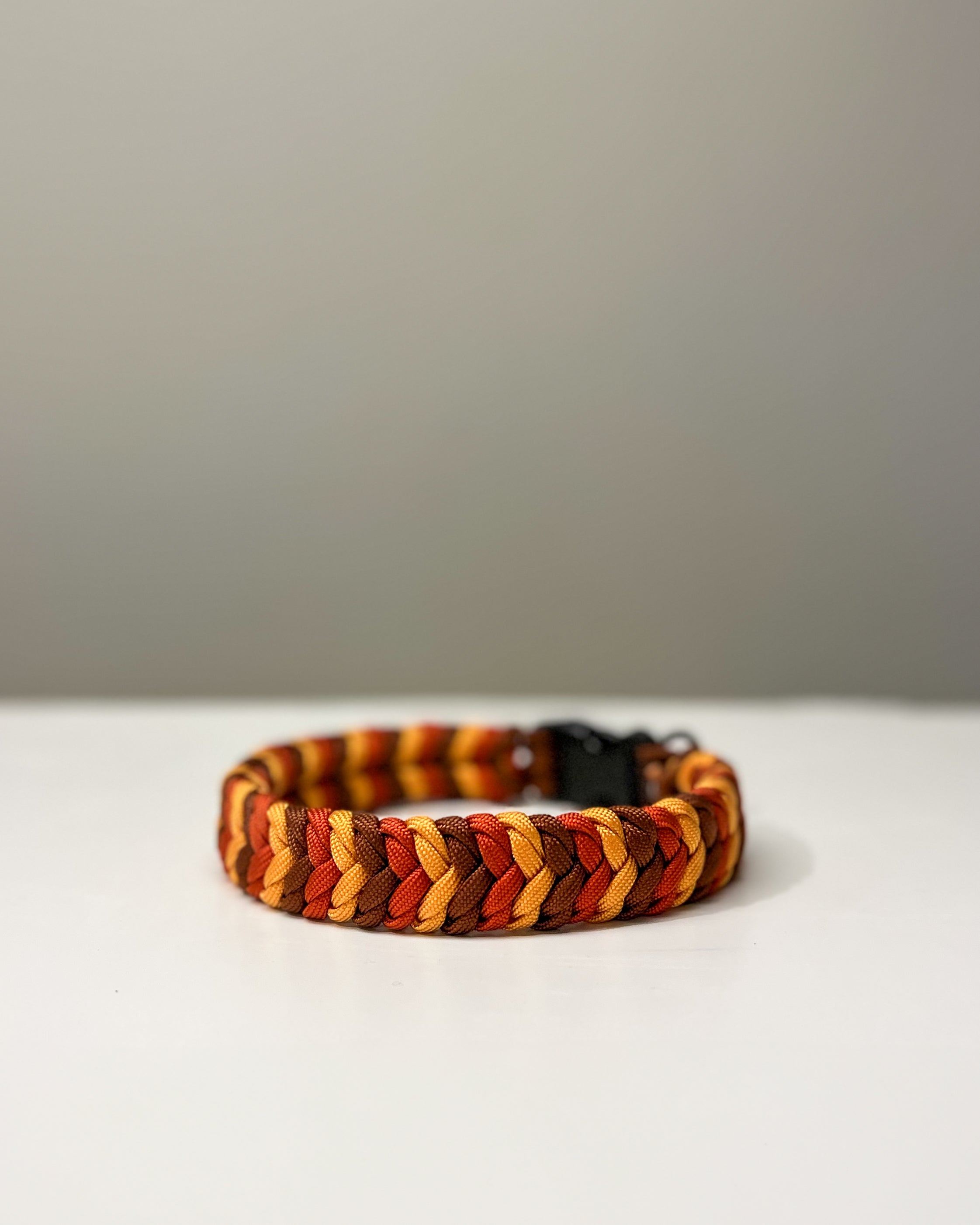 Rust paracordhalsbånd - ferdigprodusert