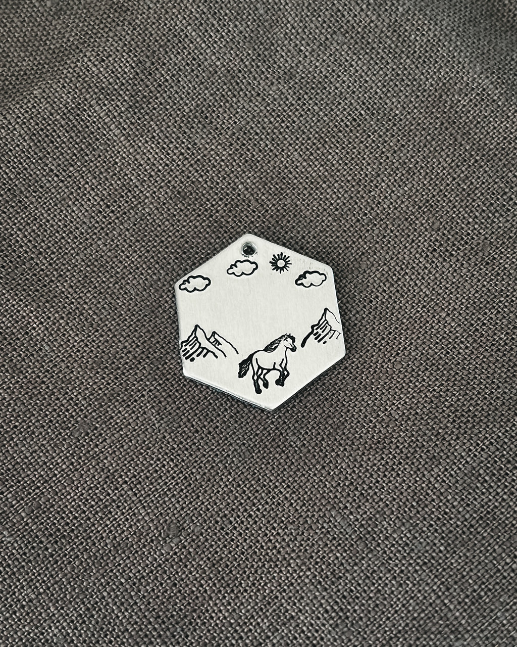 Id-brikke hexagon - hest