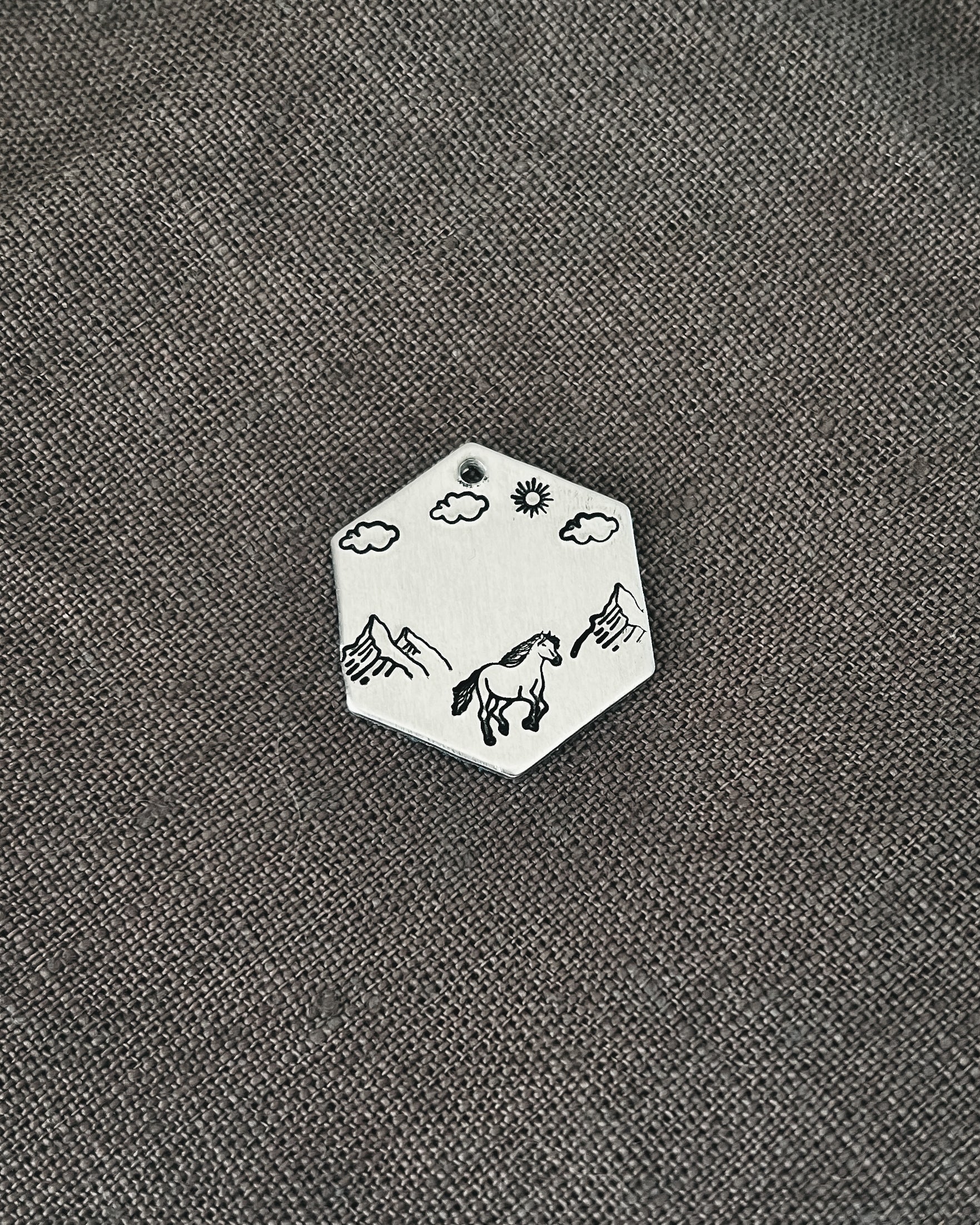 Id-brikke hexagon - hest