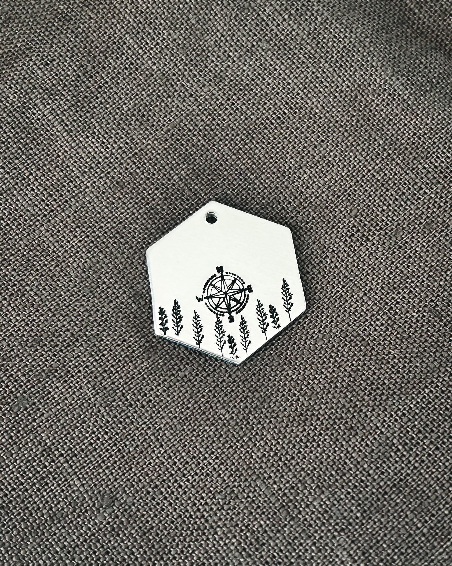 Id-brikke hexagon - kompass